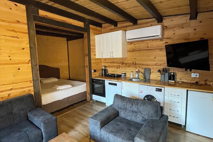 Room 8 of 34