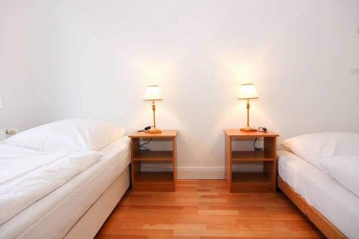 Room 4 of 25