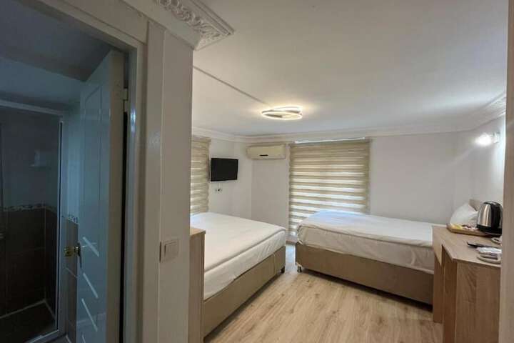 Room 12 of 40