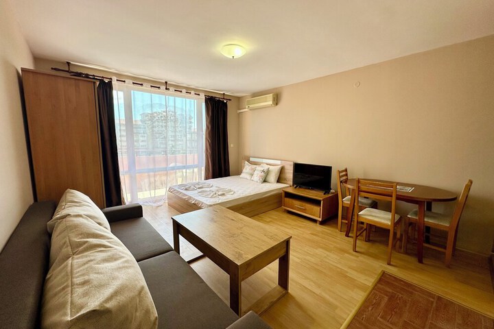 Room 6 of 40
