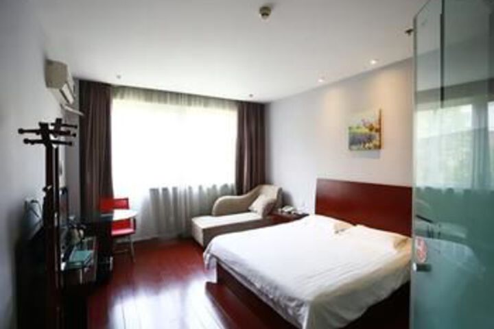 Room 13 of 15