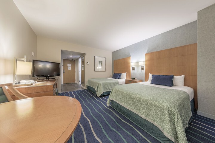 Room 28 of 213