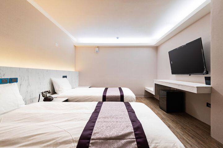 Room 7 of 92