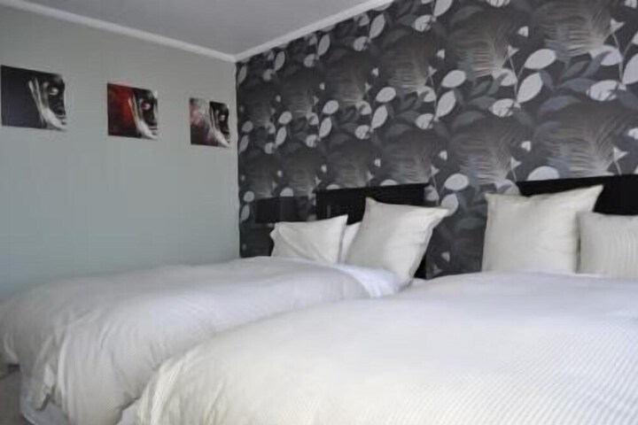 Room 6 of 37