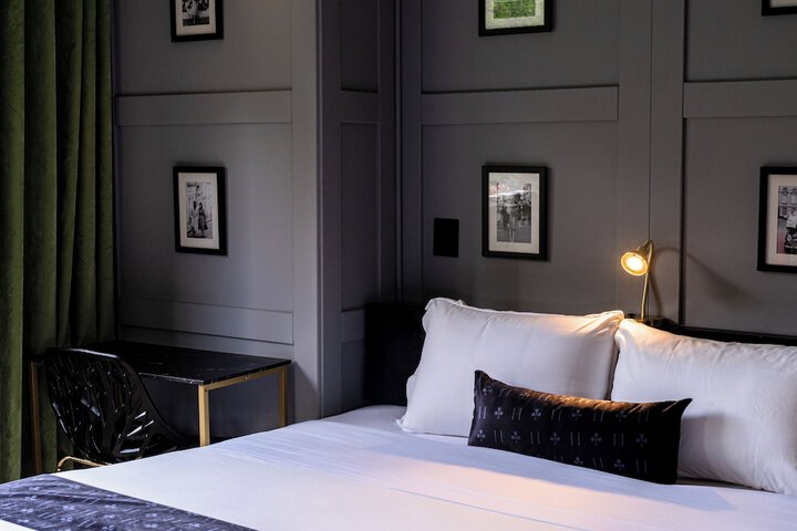 Room 7 of 99
