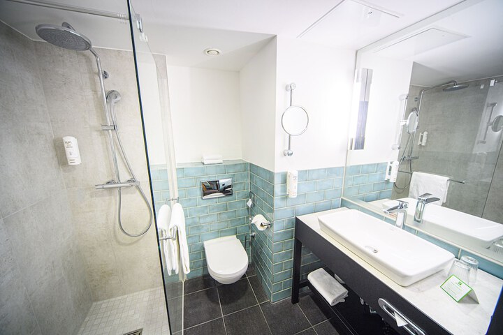 Room 45 of 128