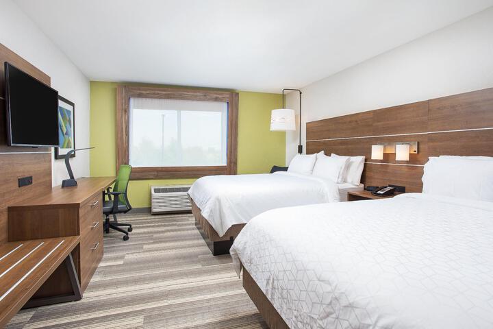 2 Queen Beds (2 of 9)