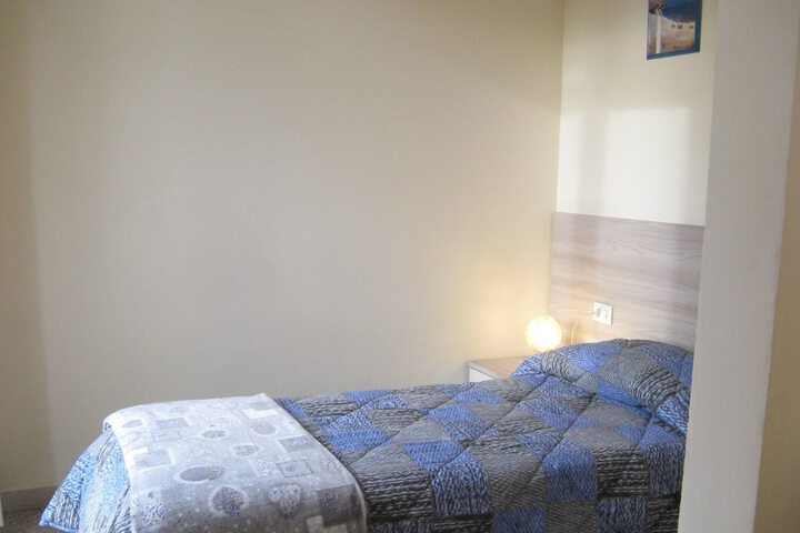 Room 12 of 136