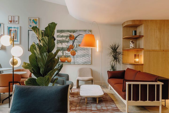 Lounge 54 of 68