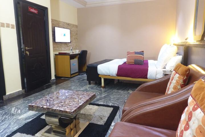 Room 8 of 14