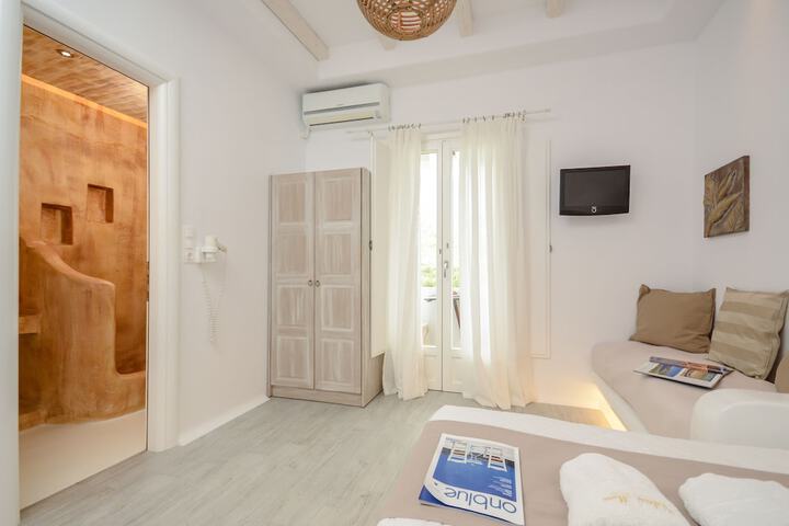 Room 16 of 104