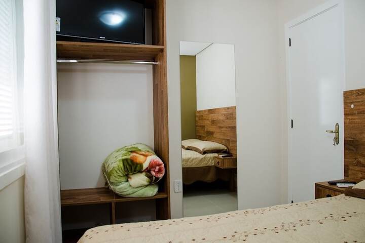 Room 6 of 28