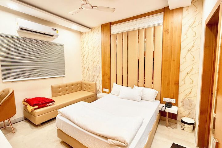 Room 9 of 25