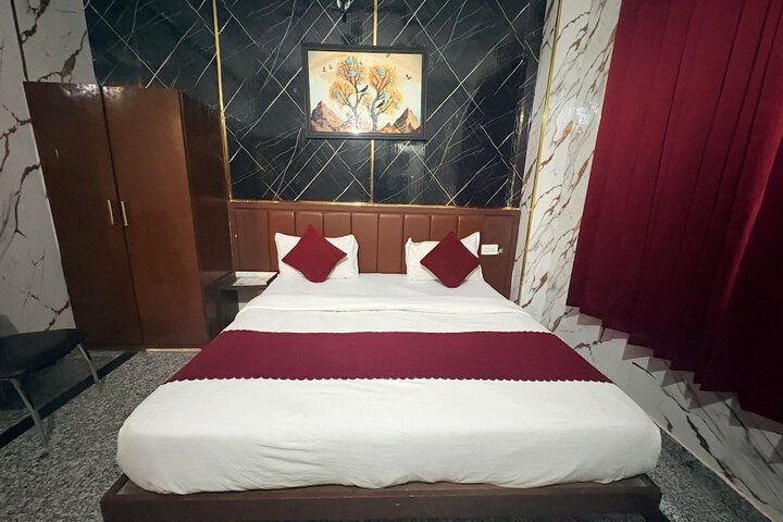 Room 9 of 28