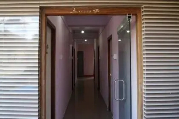 Room 7 of 9