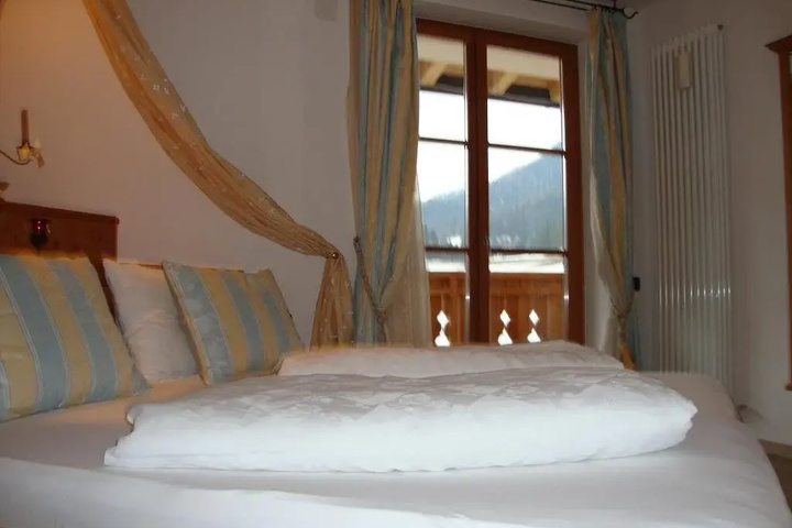 Room 2 of 15