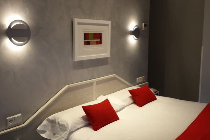 Room 9 of 32
