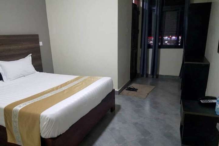 Room 5 of 23