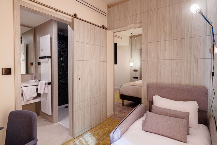 Room 44 of 127