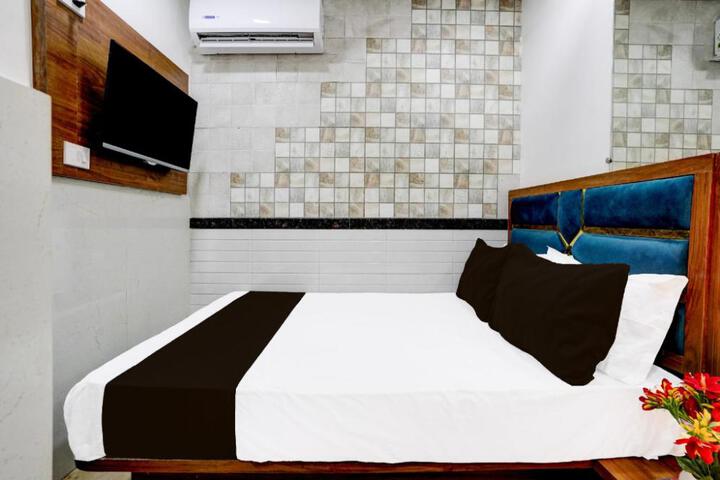 Hotel O Radha Palace