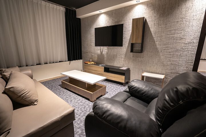Room 13 of 19
