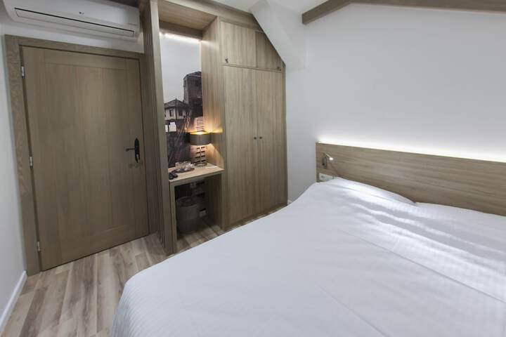 Room 7 of 70