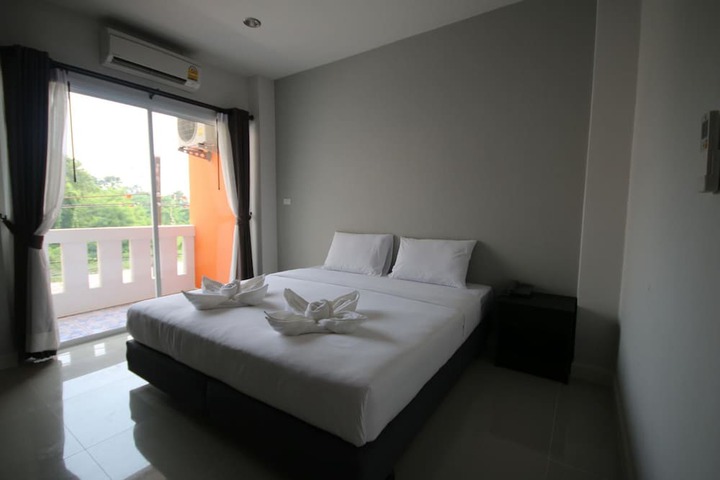 Room 16 of 38