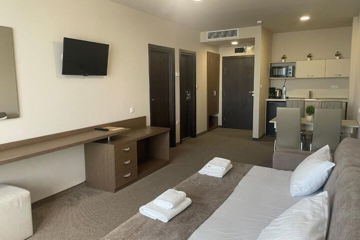 Room 17 of 28
