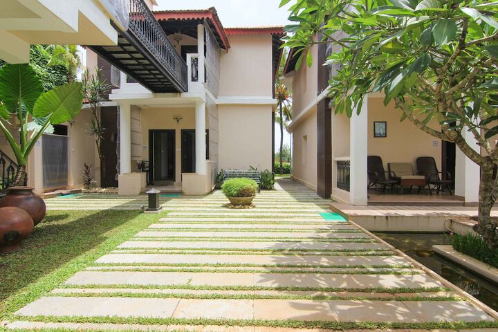 Hotel Exterior 33 of 35