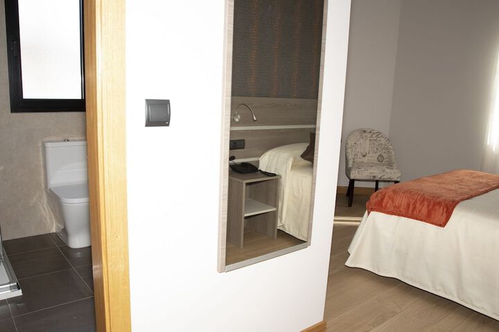 Room 12 of 38