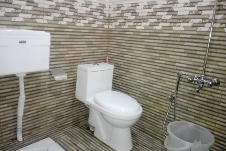 Room 10 of 18