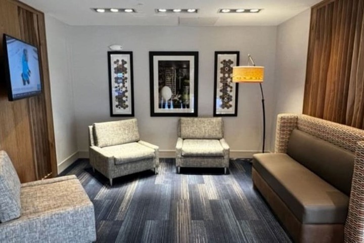 Lobby lounge
