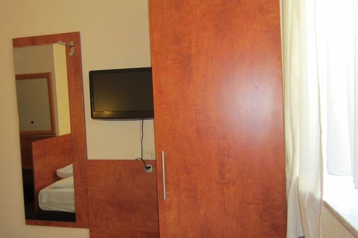 Room 5 of 38