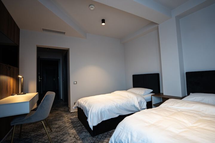 Room 4 of 13