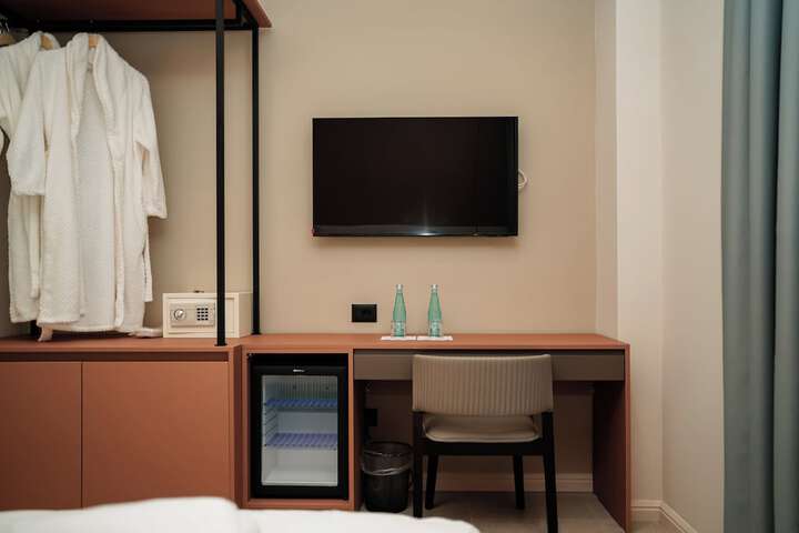 Room 6 of 177