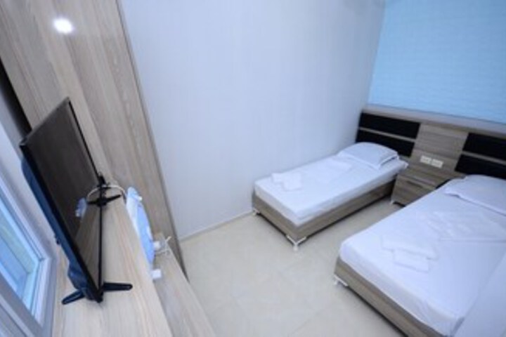 Room 13 of 37