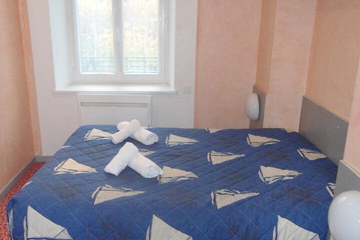 Room 2 of 24