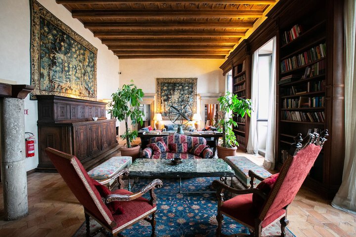 Guest Lobby