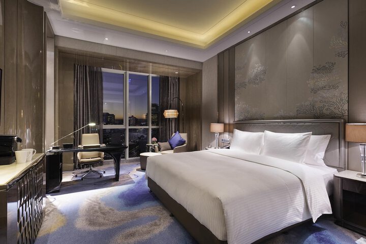 Room 27 of 74