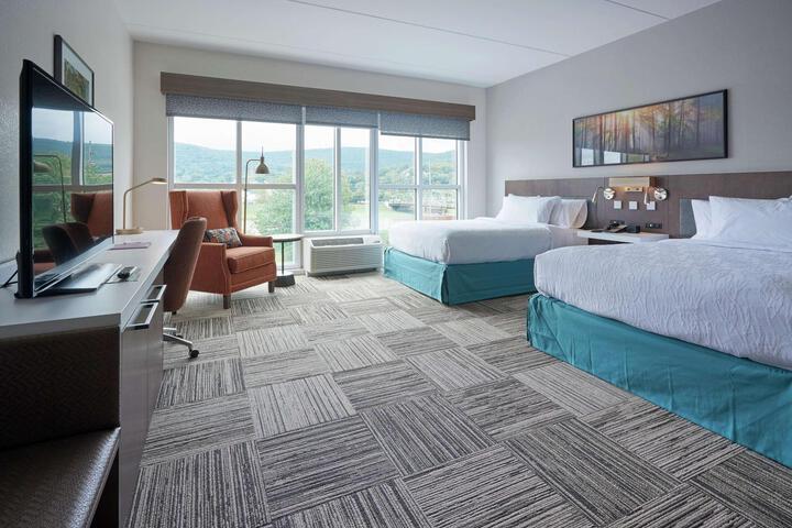 2 Queen Beds (1 of 9)
