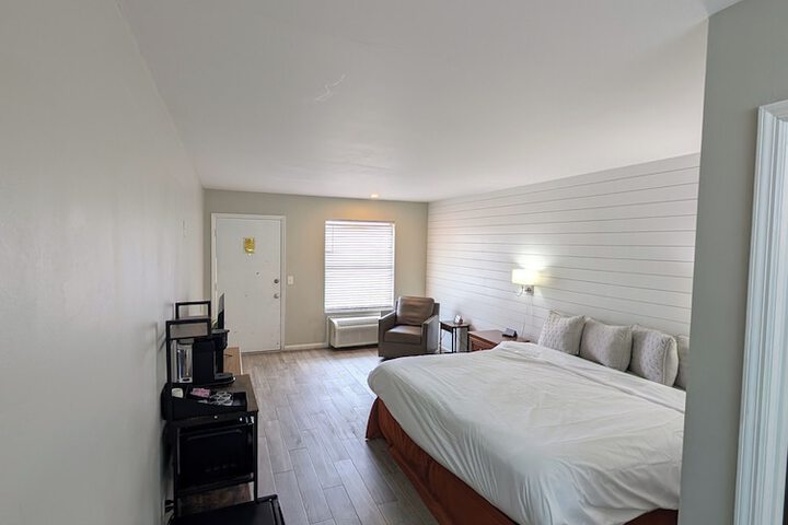Room 15 of 27