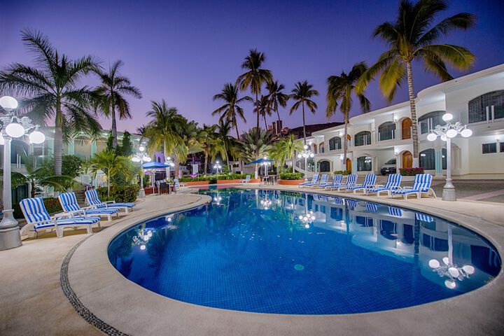 Hotel Pool
