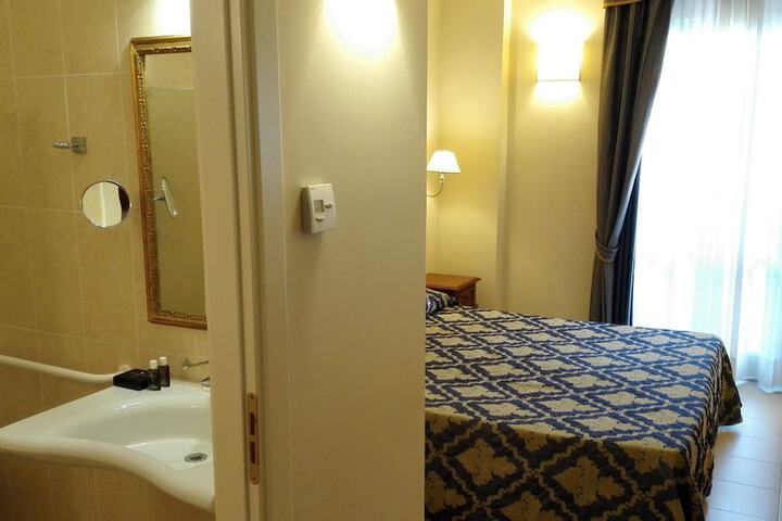 Room 7 of 59