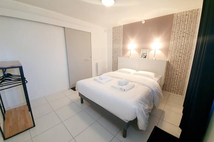 Room 3 of 44