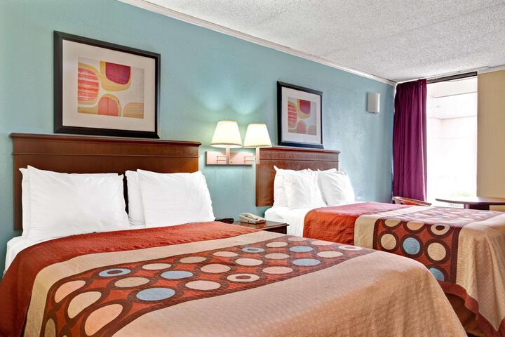 2 Double Beds (9 of 13)