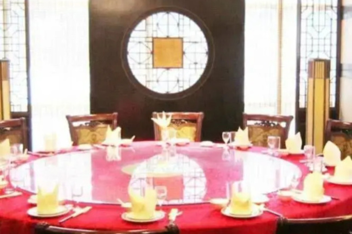 Dining 12 of 13