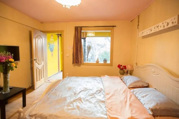 Room 4 of 9