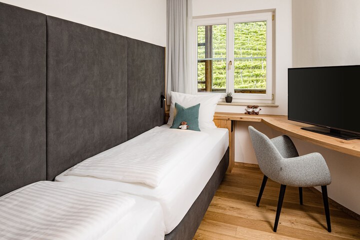 Room 4 of 76