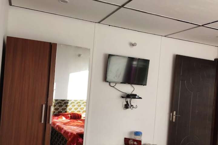 Room 8 of 21