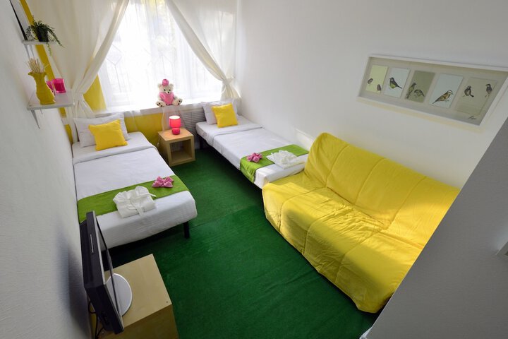 Room 6 of 27